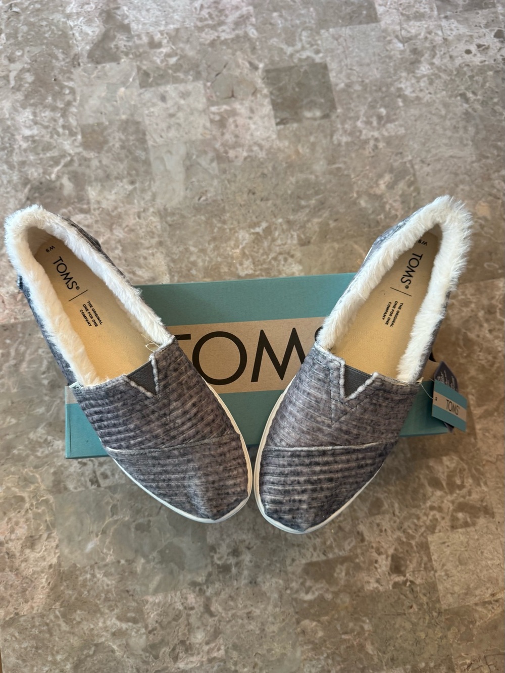 TOMS Women's Gray Plush Lined Alpargata Slip-Ons with White Fur Trim Size 9 - Picture 5 of 10